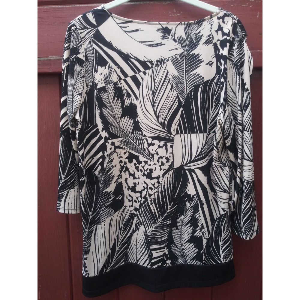 Chico's Size 1 Black and Tan Pullover Blouse